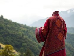 Baju Tradisional Bhutan: Pesona Budaya yang Memukau